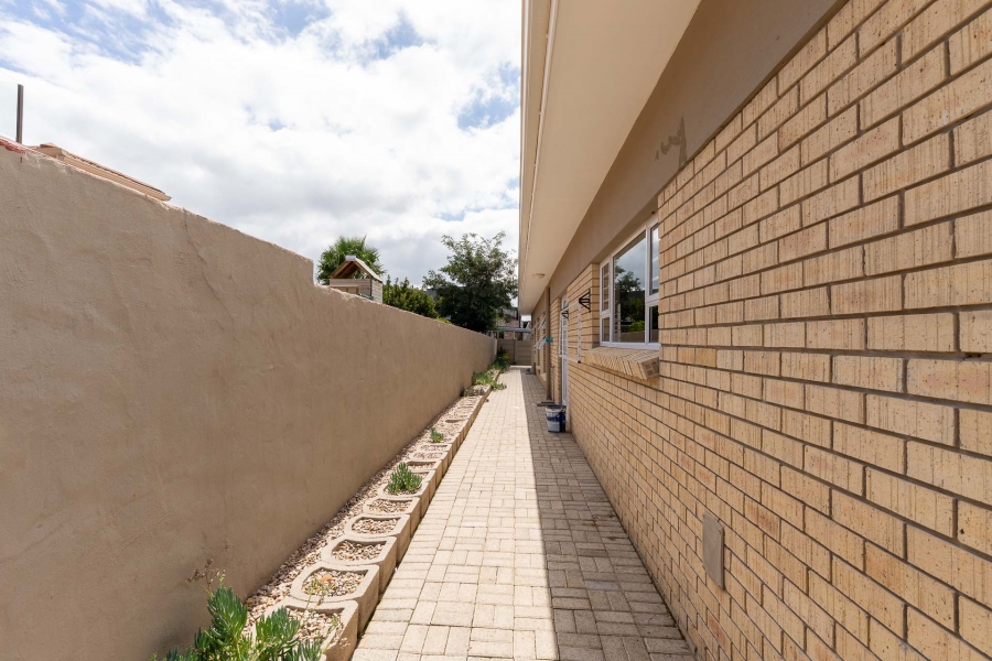 4 Bedroom Property for Sale in Menkenkop Western Cape